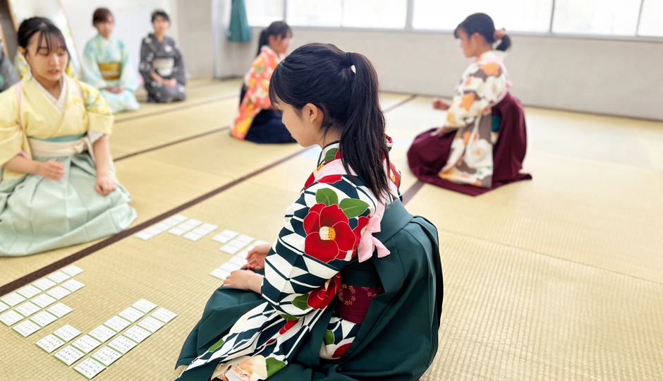 渋谷教育学園　幕張中学校・高等学校「かるた部」で袴の着付レッスンを行いました。